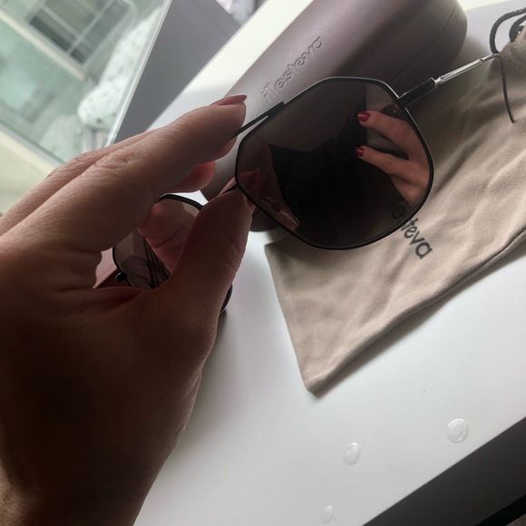illesteva Sunglasses main image 6